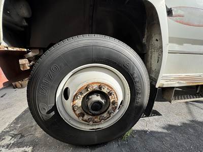 1992 Ford F-700 2750 Gallon Propane Truck - Automatic