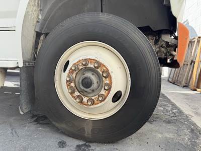 1992 Ford F-700 2750 Gallon Propane Truck - Automatic