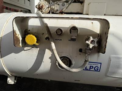 1992 Ford F-700 2750 Gallon Propane Truck - Automatic