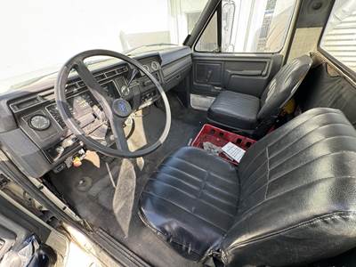 1992 Ford F-700 2750 Gallon Propane Truck - Automatic