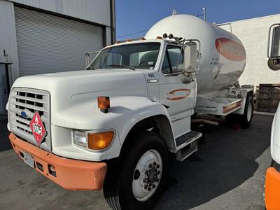 Ford F-700 3000 Gallon Propane Truck - Manual