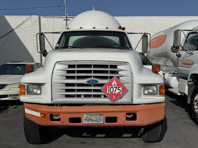 1996 Ford F-700 3000 Gallon Propane Truck - Manual