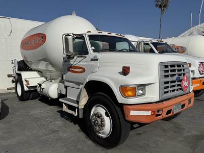 1996 Ford F-700 3000 Gallon Propane Truck - Manual