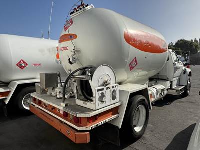 1996 Ford F-700 3000 Gallon Propane Truck - Manual