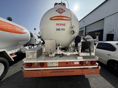 1996 Ford F-700 3000 Gallon Propane Truck - Manual