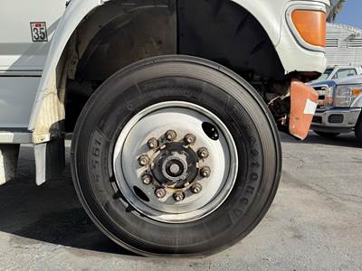 1996 Ford F-700 3000 Gallon Propane Truck - Manual
