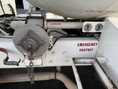 1996 Ford F-700 3000 Gallon Propane Truck - Manual