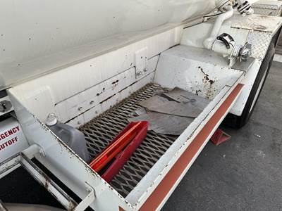 1996 Ford F-700 3000 Gallon Propane Truck - Manual