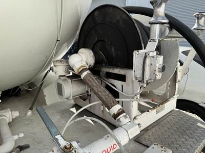 1996 Ford F-700 3000 Gallon Propane Truck - Manual