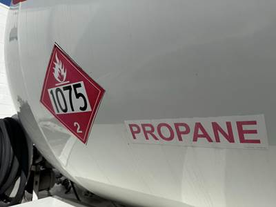 1996 Ford F-700 3000 Gallon Propane Truck - Manual