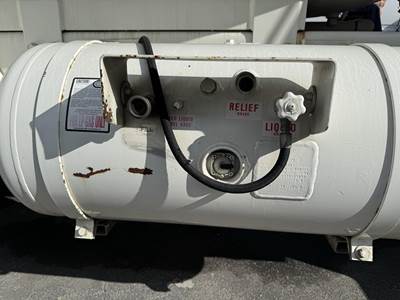 1996 Ford F-700 3000 Gallon Propane Truck - Manual