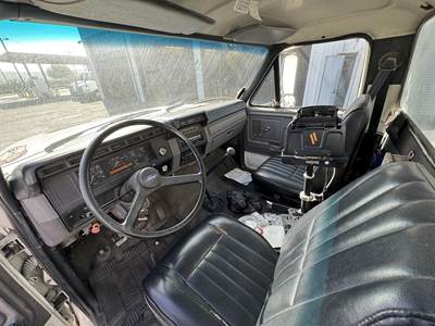 1996 Ford F-700 3000 Gallon Propane Truck - Manual