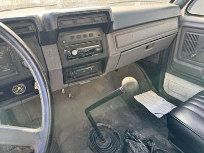 1996 Ford F-700 3000 Gallon Propane Truck - Manual