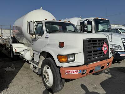 Ford F-700 3000 Gallon Propane Truck - Manual