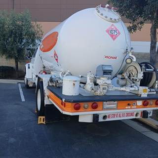 1995 Ford F-700 2750 Gallon Propane Truck - Manual