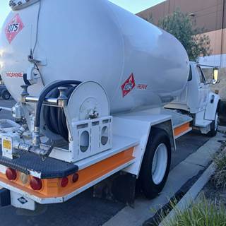 1995 Ford F-700 2750 Gallon Propane Truck - Manual