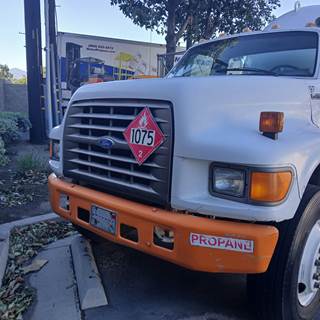 1995 Ford F-700 2750 Gallon Propane Truck - Manual