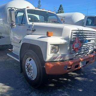 Ford F-700 2750 Gallon Propane Truck