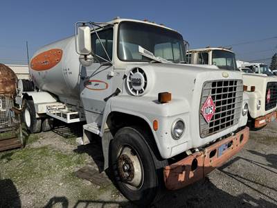 Ford F-800 2750 Gallon Propane Truck - Manual
