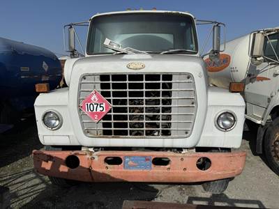 1984 Ford F-800 2750 Gallon Propane Truck - Manual