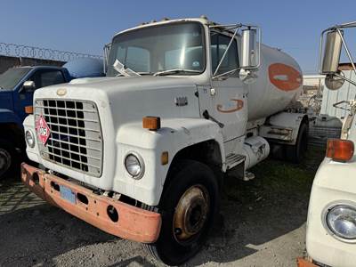 1984 Ford F-800 2750 Gallon Propane Truck - Manual