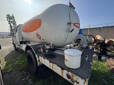 1984 Ford F-800 2750 Gallon Propane Truck - Manual