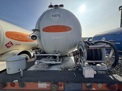 1984 Ford F-800 2750 Gallon Propane Truck - Manual