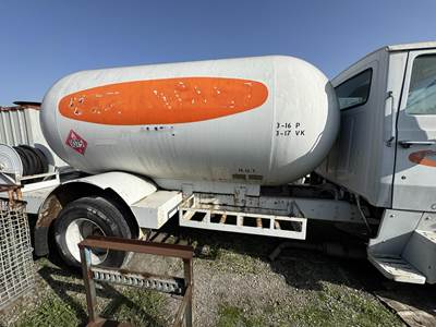 1984 Ford F-800 2750 Gallon Propane Truck - Manual