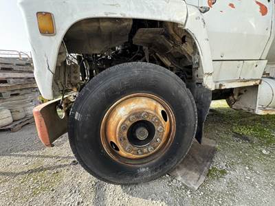1984 Ford F-800 2750 Gallon Propane Truck - Manual