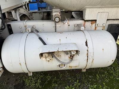 1984 Ford F-800 2750 Gallon Propane Truck - Manual