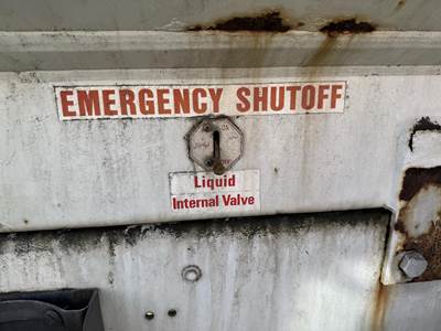 1984 Ford F-800 2750 Gallon Propane Truck - Manual