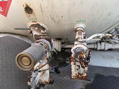 1984 Ford F-800 2750 Gallon Propane Truck - Manual