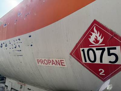 1984 Ford F-800 2750 Gallon Propane Truck - Manual