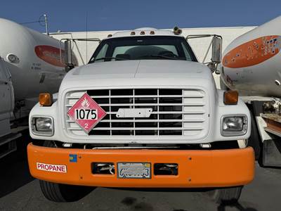 2000 GMC 7500 3000 Gallon Propane Truck - Manual