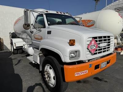 2000 GMC 7500 3000 Gallon Propane Truck - Manual