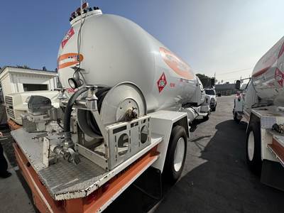 2000 GMC 7500 3000 Gallon Propane Truck - Manual