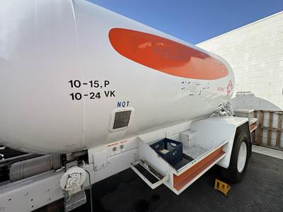 2000 GMC 7500 3000 Gallon Propane Truck - Manual