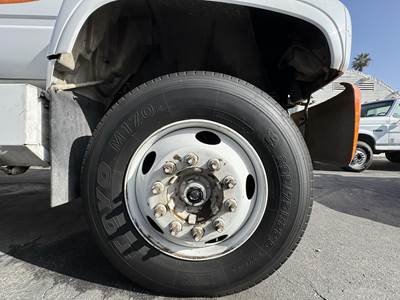 2000 GMC 7500 3000 Gallon Propane Truck - Manual