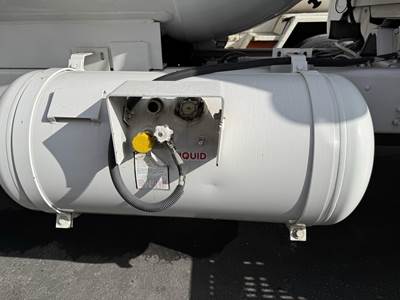 2000 GMC 7500 3000 Gallon Propane Truck - Manual
