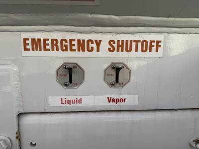 2000 GMC 7500 3000 Gallon Propane Truck - Manual