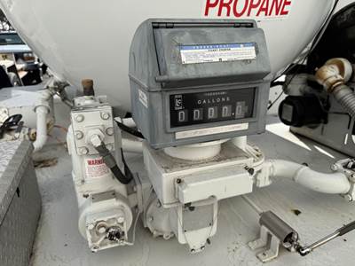 2000 GMC 7500 3000 Gallon Propane Truck - Manual