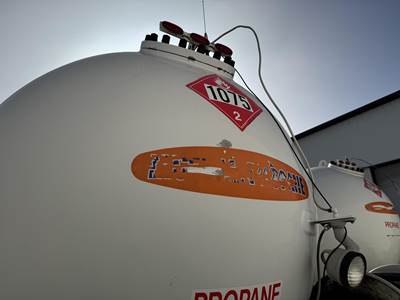 2000 GMC 7500 3000 Gallon Propane Truck - Manual