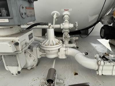 2000 GMC 7500 3000 Gallon Propane Truck - Manual