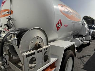2000 GMC 7500 3000 Gallon Propane Truck - Manual