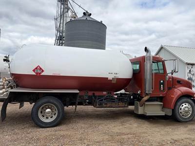Peterbilt 348 3200 Gallon Propane Truck - Paccar