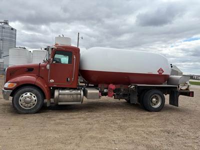 2011 Peterbilt 348 3200 Gallon Propane Truck - Paccar