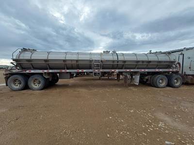 Polar Tandem Axle Stainless Steel Vacuum Tank Trailer - Air Ride, Fixed Axle