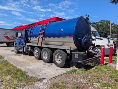 International LT Tri Axle Vacuum Truck - Cummins, Automatic
