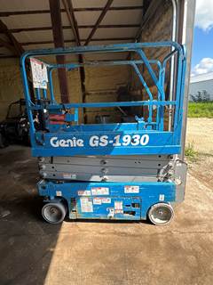 2017 Genie 1930 Scissor Lift
