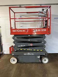 2013 Skyjack 3219 Scissor Lift